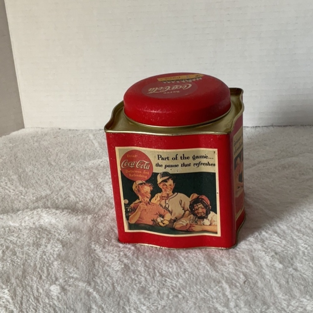 Coca-Cola vintage Red and Gold Collectible Tin coke